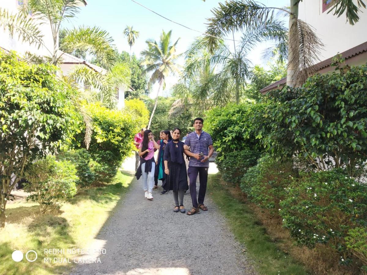 Three Roots Holiday Home Resort สุลต่านบาเทรี ภายนอก รูปภาพ