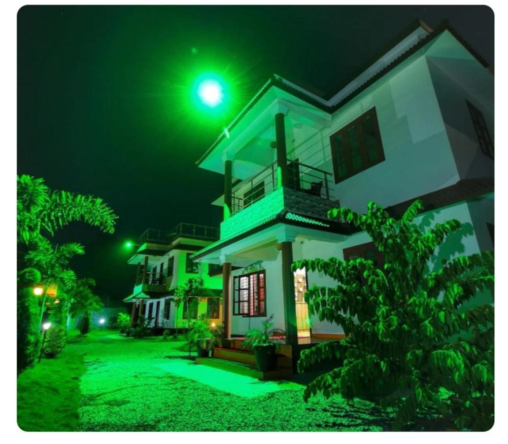 Three Roots Holiday Home Resort สุลต่านบาเทรี ภายนอก รูปภาพ