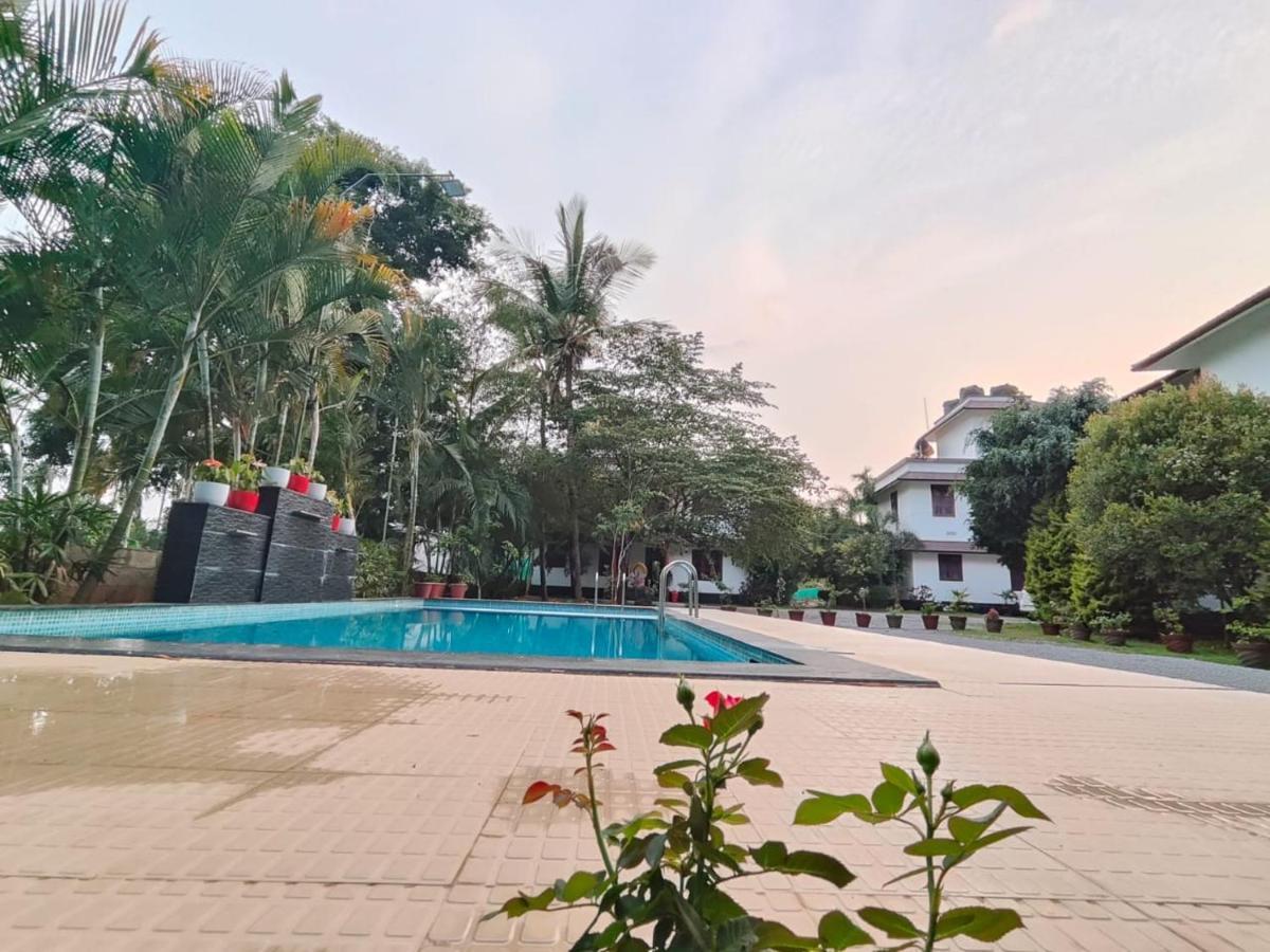 Three Roots Holiday Home Resort สุลต่านบาเทรี ภายนอก รูปภาพ