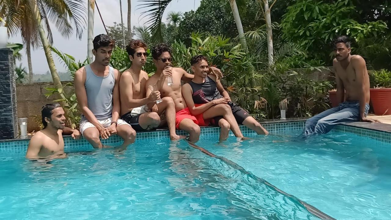 Three Roots Holiday Home Resort สุลต่านบาเทรี ภายนอก รูปภาพ