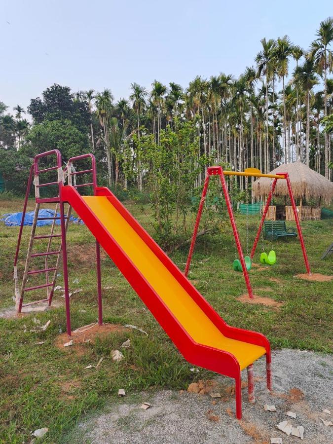 Three Roots Holiday Home Resort สุลต่านบาเทรี ภายนอก รูปภาพ