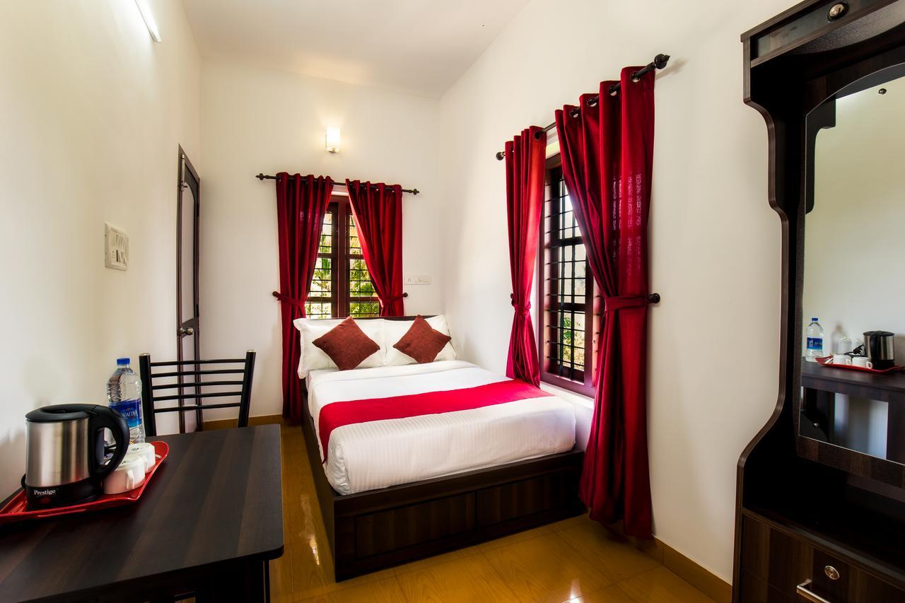 Three Roots Holiday Home Resort สุลต่านบาเทรี ภายนอก รูปภาพ