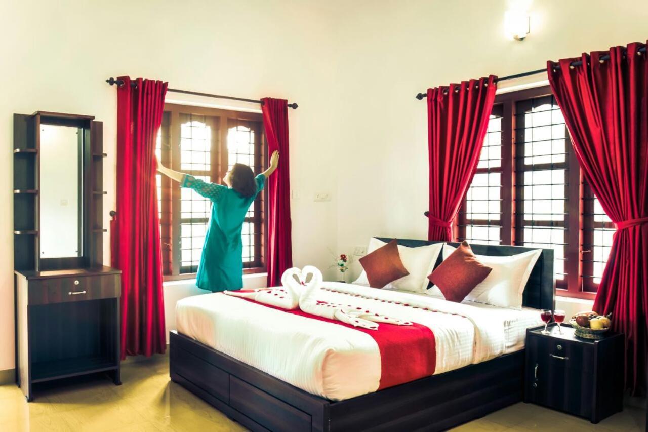 Three Roots Holiday Home Resort สุลต่านบาเทรี ภายนอก รูปภาพ
