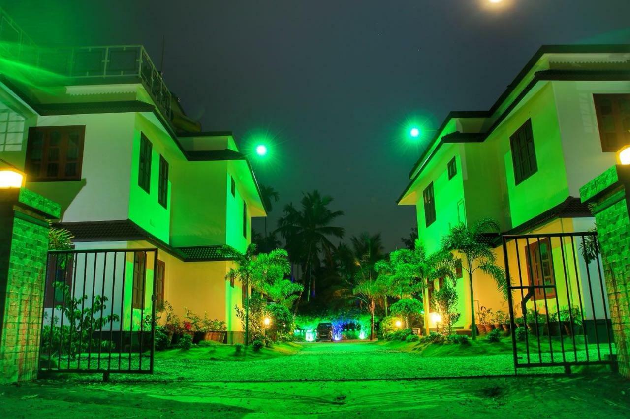 Three Roots Holiday Home Resort สุลต่านบาเทรี ภายนอก รูปภาพ