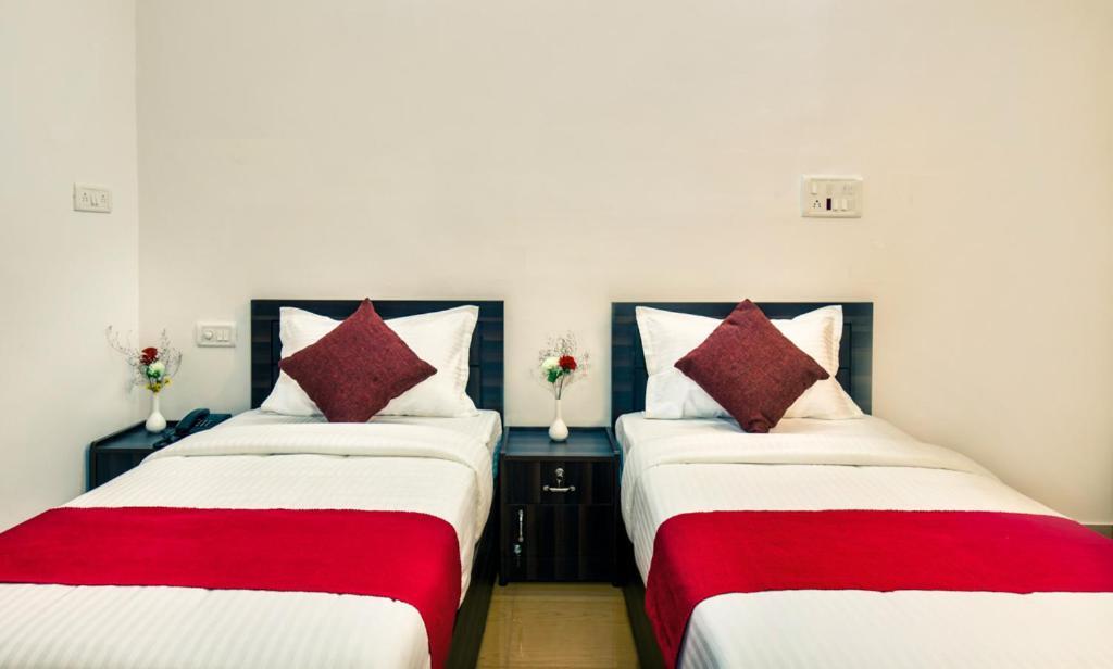 Three Roots Holiday Home Resort สุลต่านบาเทรี ภายนอก รูปภาพ